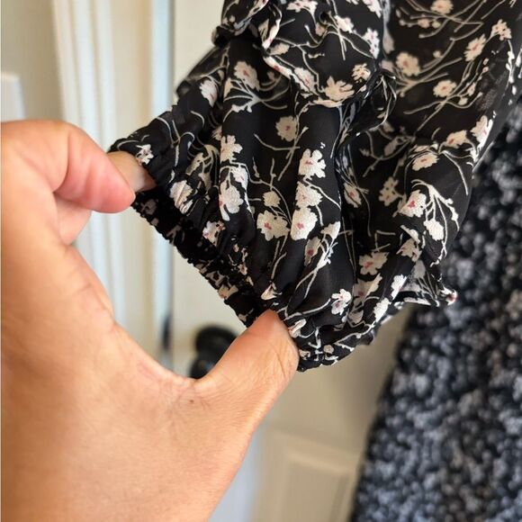 Petal & Pup midi Ruched floral dress with bell sleeves - Picture 9 of 13